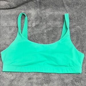 VUORI Kelly green sports bra bralette size Large
